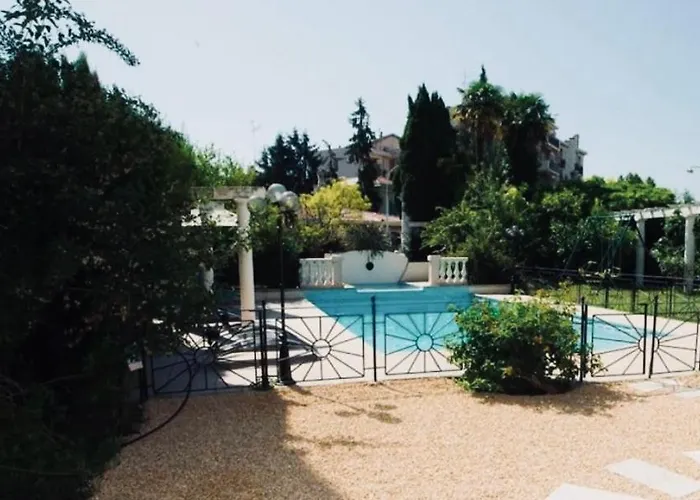 Prestigieuse Avec Piscine Privee Au Coeur De Villa Nizza